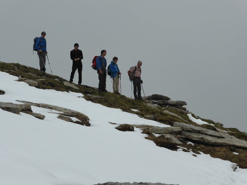 PraesiTour (14) skeptische Blicke vom Chaeserrugg auf viel Restschnee