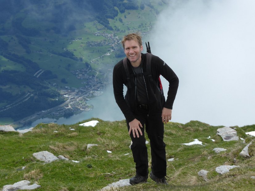 PraesiTour (9) Simon kommt zum Gipfel des Hinterrugg