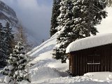 13-Der Holzschopf mit eindruecklicher Schneemenge.jpg