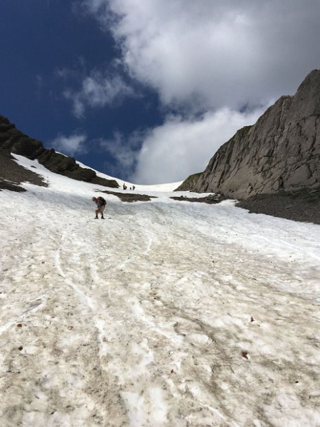 42 - Schneefeld im Abstieg vom Pfannenstock