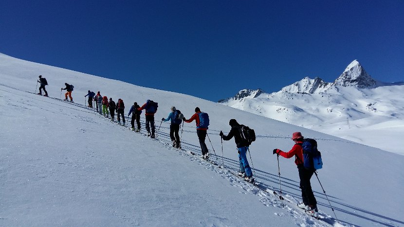 2019-03-05_10.49 Bivio - Gruppe 2 im Aufstieg zum Piz dal Sasc