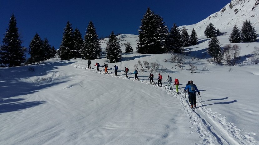 2019-03-08_09.00 Bivio - Gruppe 2 im Aufstieg zum Stallerberg