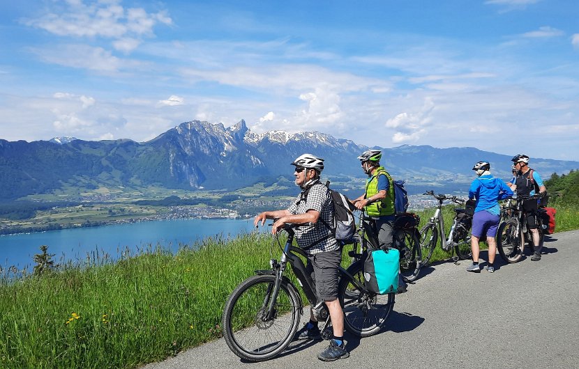 2021-06-02_10.29 Thunersee mit Stockhorn